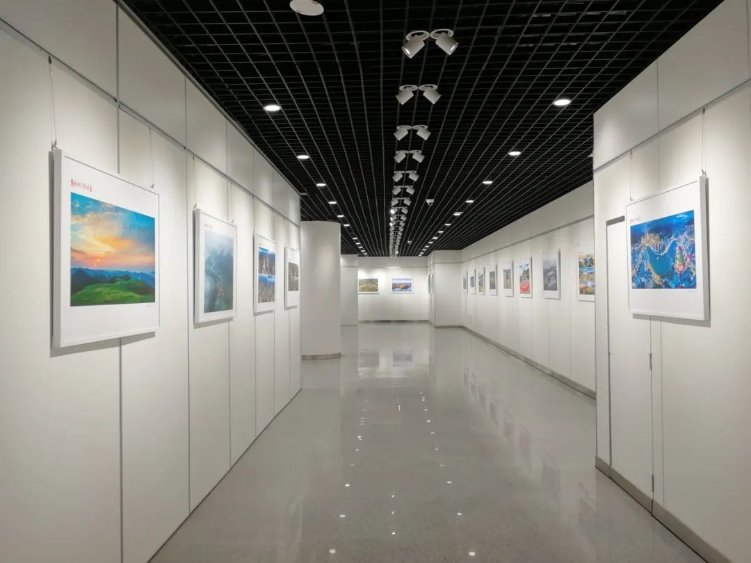 "楚国故里 灵秀保康"全国摄影大赛作品在襄阳市图书馆展出