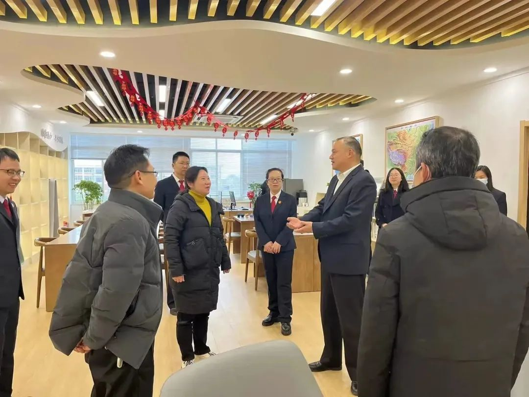 荆州市图书馆“悦读书吧”进新家啦——荆州市中级人民法院