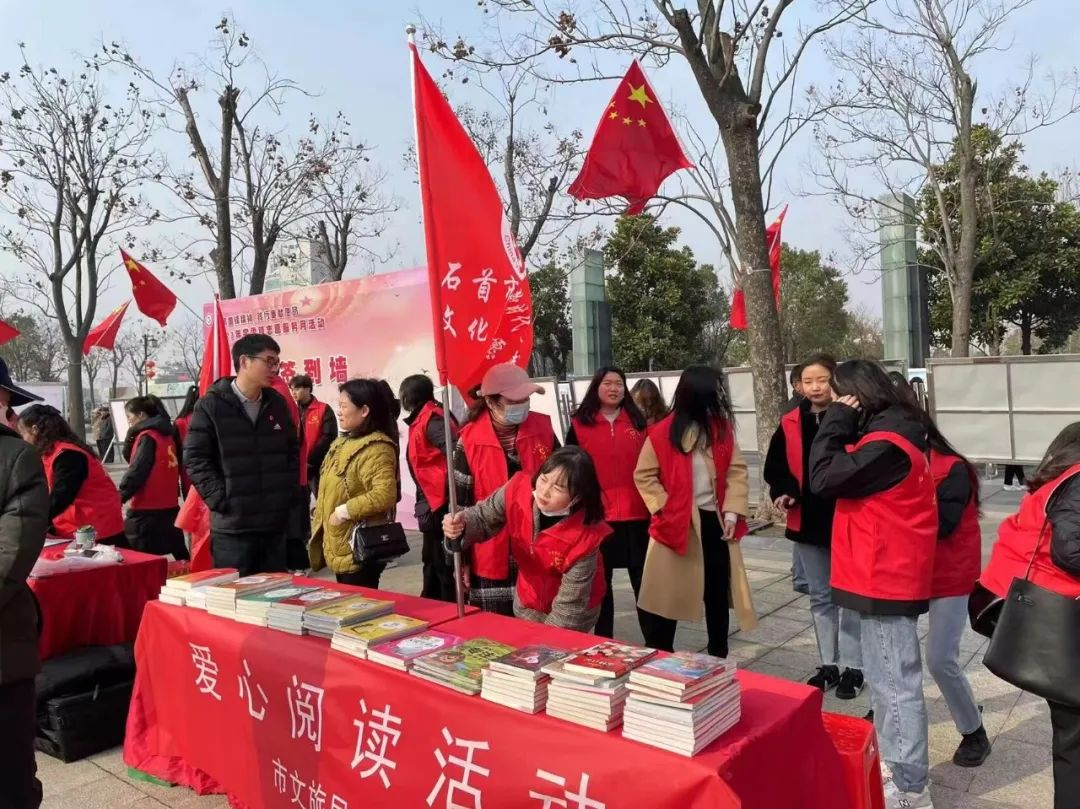 志愿服务添“锋”采， 雷锋精神践于行