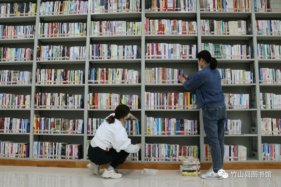 竹山县图书馆优选3000册最新图书正式上架