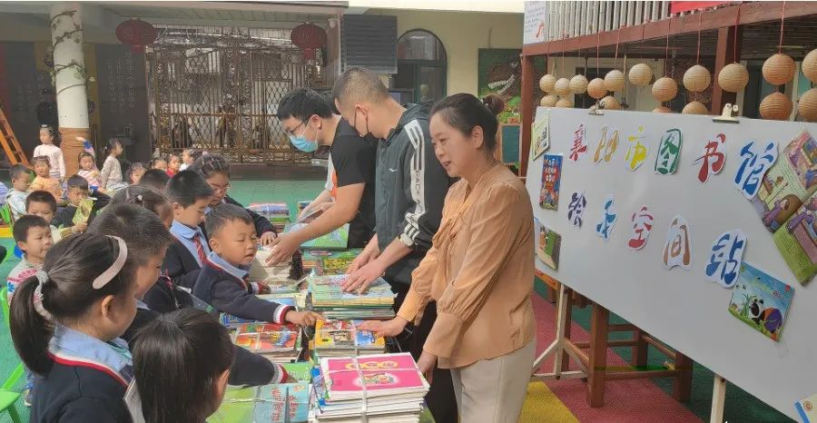 襄阳市图书馆“绘本空间站”在襄城教工幼儿园首次启动
