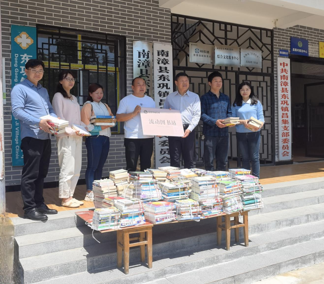 襄阳市图书馆在南漳县东巩镇昌集村建立流动图书站