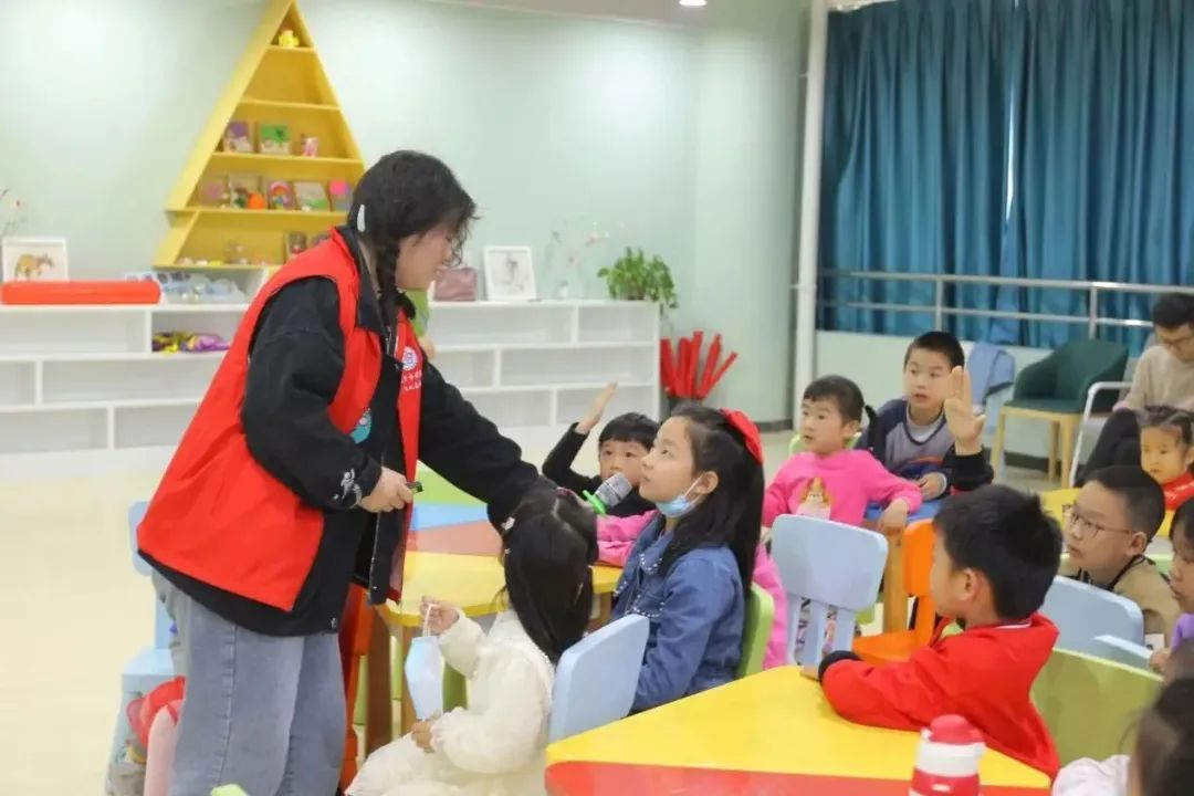 咸宁市少儿图书馆开展“微观世界”系列主题活动