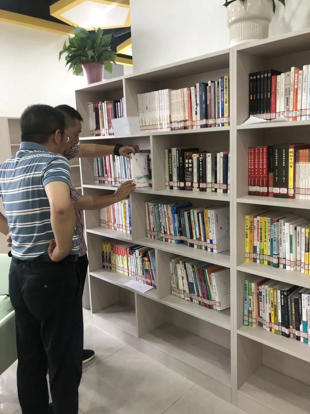 荆州市图书馆文体路社区悦读书吧