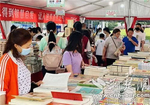 荆门市邮政分公司开展“文明新荆门 书香润全城”惠民阅读巡展活动