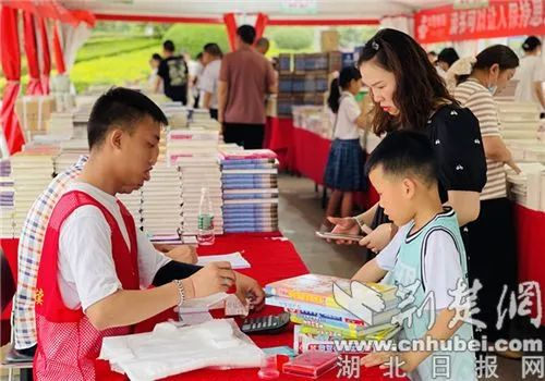 荆门市邮政分公司开展“文明新荆门 书香润全城”惠民阅读巡展活动