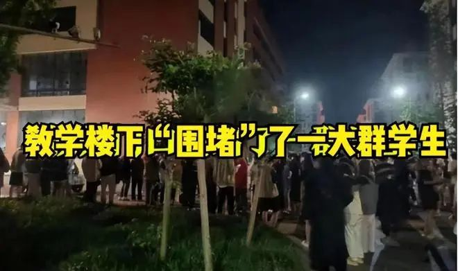 大学食堂情侣脱衣喂奶，不雅视频全网疯传：伤风败俗！