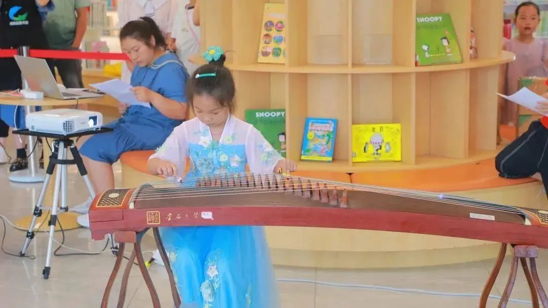 咸安区图书馆开展“童声童语·诵经典”活动