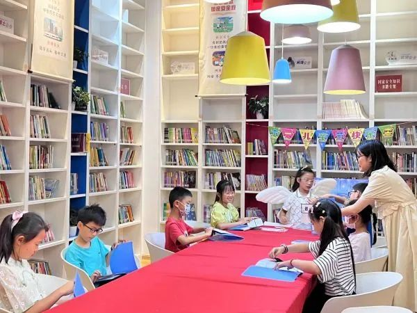 武汉市新华书店开展系列读书活动，让书香伴随小朋友快乐成长