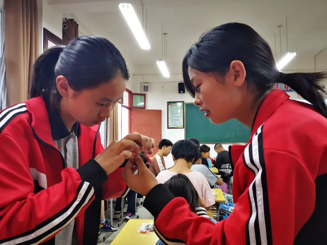 宜都市图书馆“相约乡读”端午主题活动走进潘家湾中小学