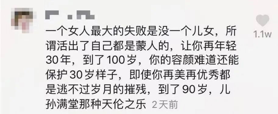 杨丽萍“不雅照”曝光，被嘲晚节不保：事实证明，64岁的她已经走上了另一条路