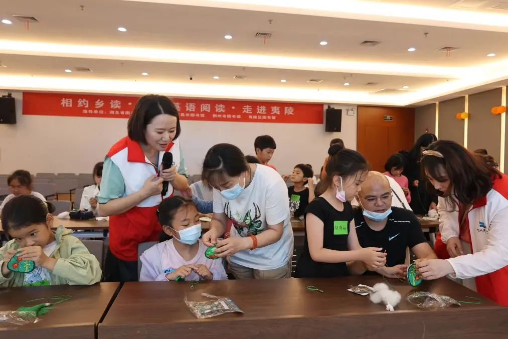 用英语讲好中国故事：湖北省图书馆“相约乡读”带志愿者走进宜昌、夷陵
