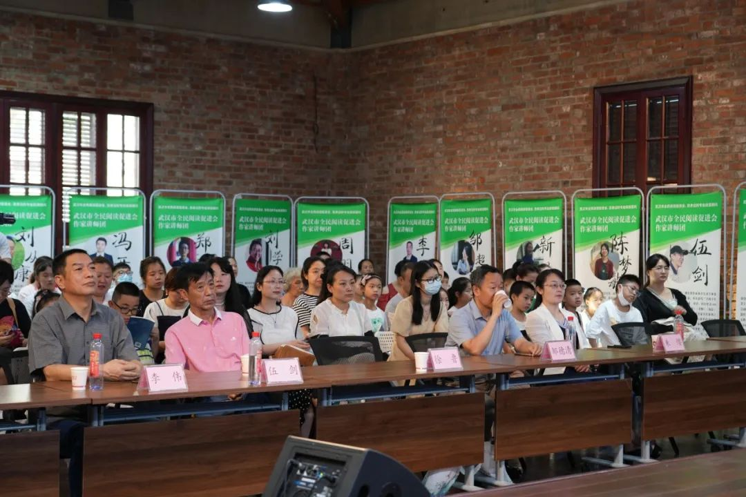 武昌区第十一届社区亲子读书节正式启动，徐鲁现场带来精彩主题讲座