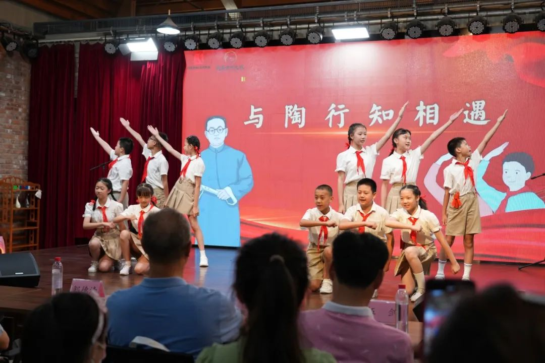 武昌区第十一届社区亲子读书节正式启动，徐鲁现场带来精彩主题讲座