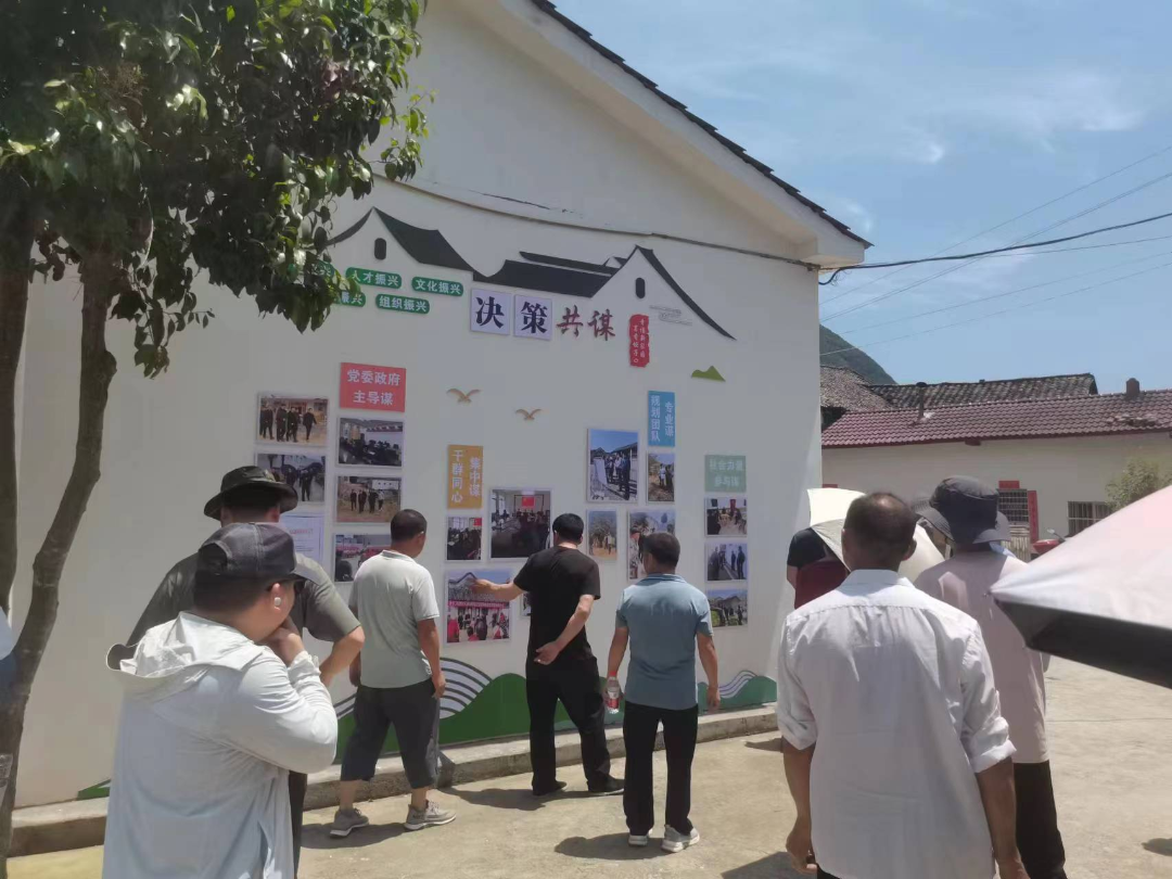 襄阳市图书馆驻村工作队对标先进 “取真经”  助力振兴 “谋新招”