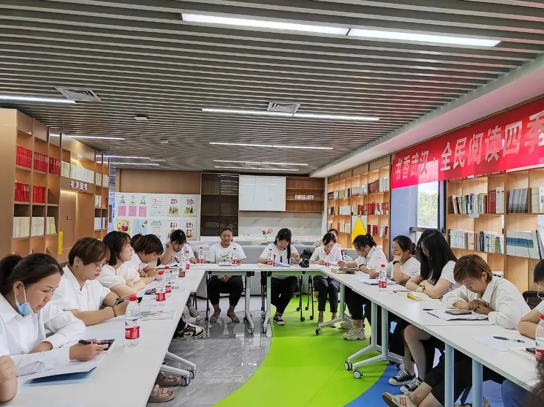 武汉邮区中心工会开展“巾帼风采 悦读有你”女职工读书分享会活动