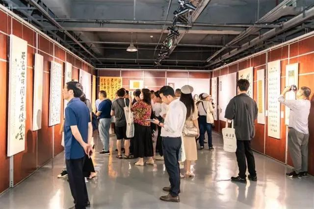 情寄墨韵书芳华，13位荆楚老一辈硬笔书法家作品在卓尔书店展出