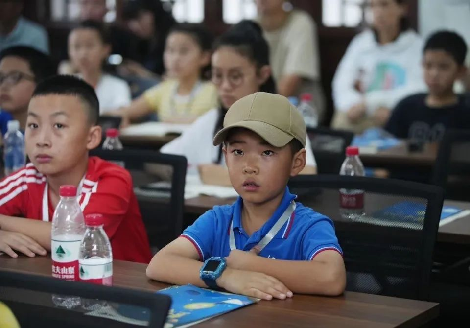 20余万人在线围观！作家成君忆在龟山为武汉小学生讲城史