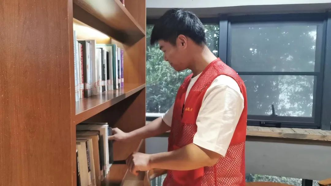 丹江口市图书馆暑期志愿服务风采展示（五）