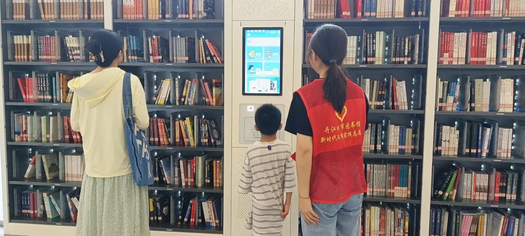 丹江口市图书馆暑期志愿服务风采展示（五）