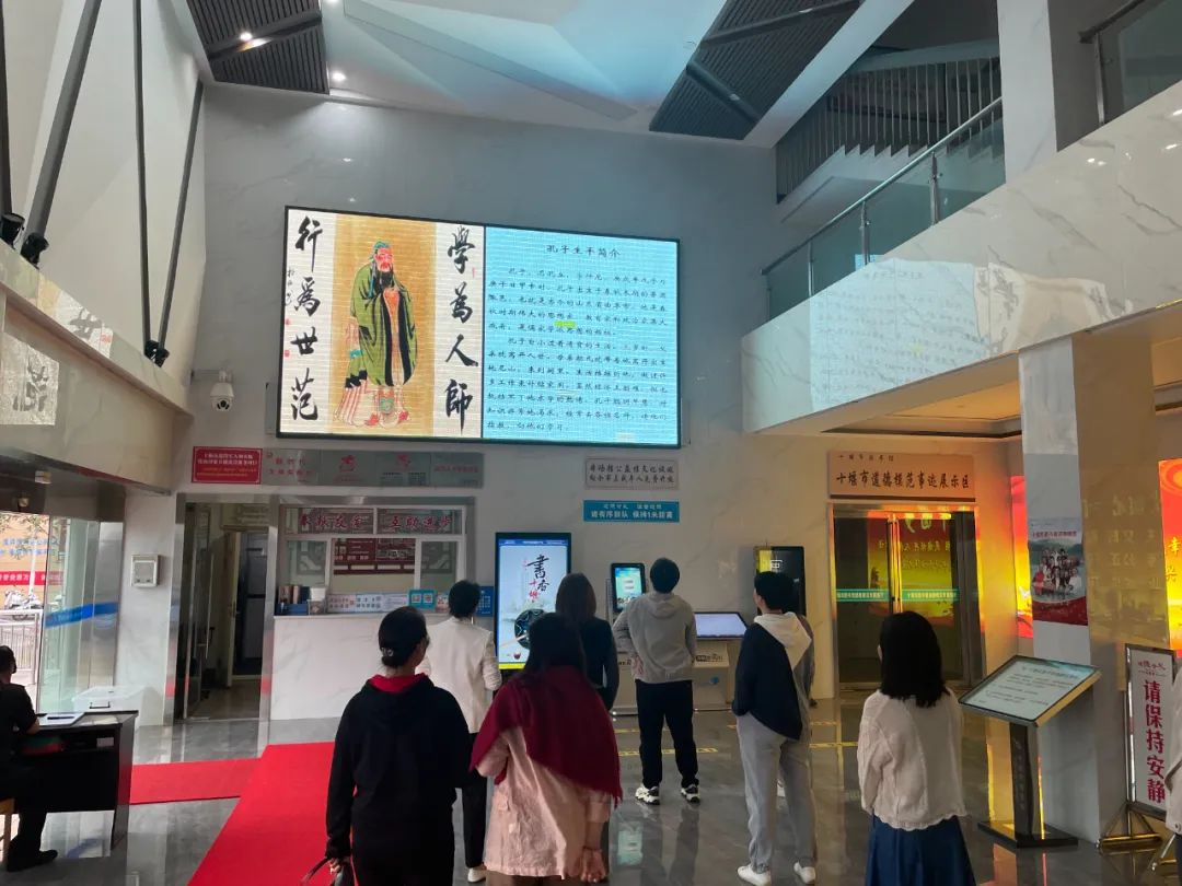 十堰市图书馆举办“纪念先贤，献礼国庆”孔子诞辰日图文展播活动