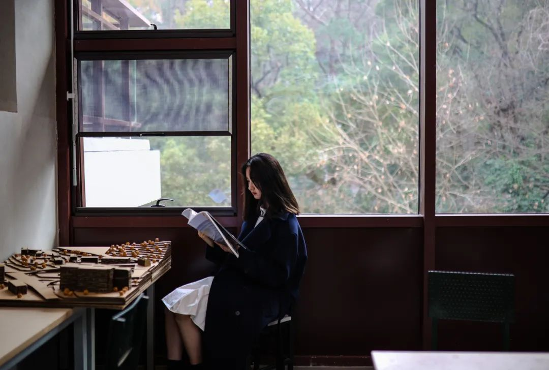 武汉大学图书馆第五届“聚焦阅读：阅出精彩，影献百卅”主题摄影大赛