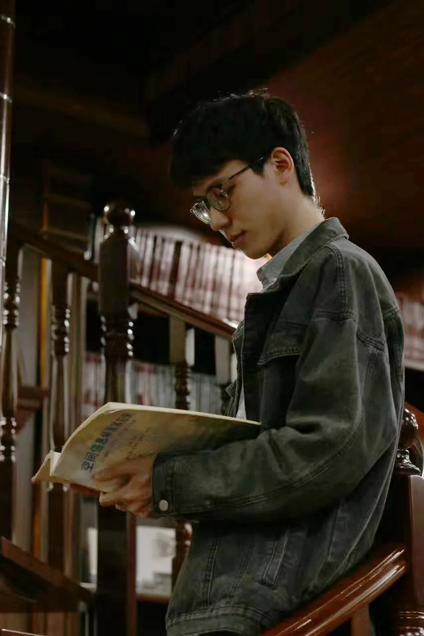武汉大学图书馆第五届“聚焦阅读：阅出精彩，影献百卅”主题摄影大赛