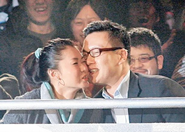 艳压李嘉欣，被张曼玉怒赞，港圈一代绝色如今却肿成大妈？网友：恋爱脑害人！！