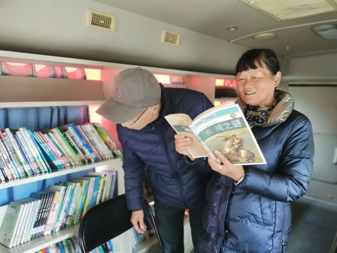 “流动书香沁人心，文化服务进基层” 黄州区图书馆流动阅读服务走进有线社区