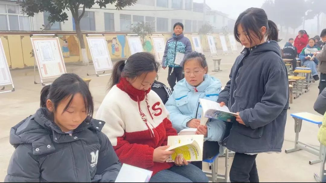 随州市图书馆流动图书车走进万和镇合河小学