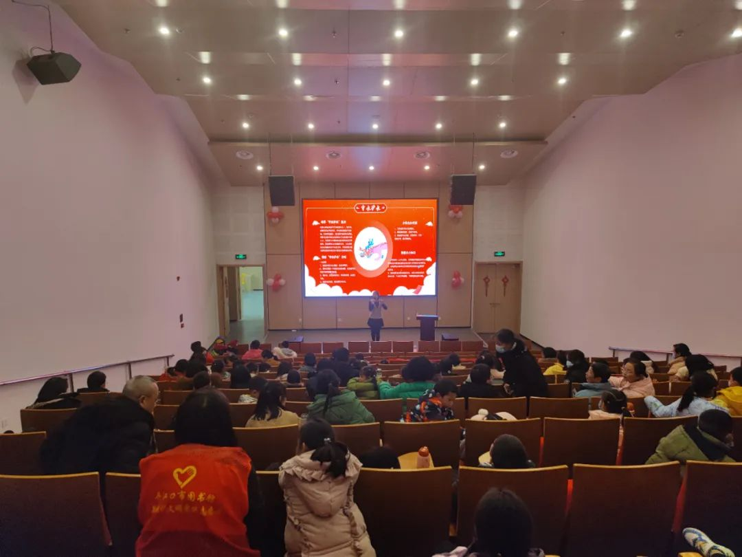 “享”书香，“阅”龙年：丹江口市图书馆开展相约乡读·美好新年观影活动