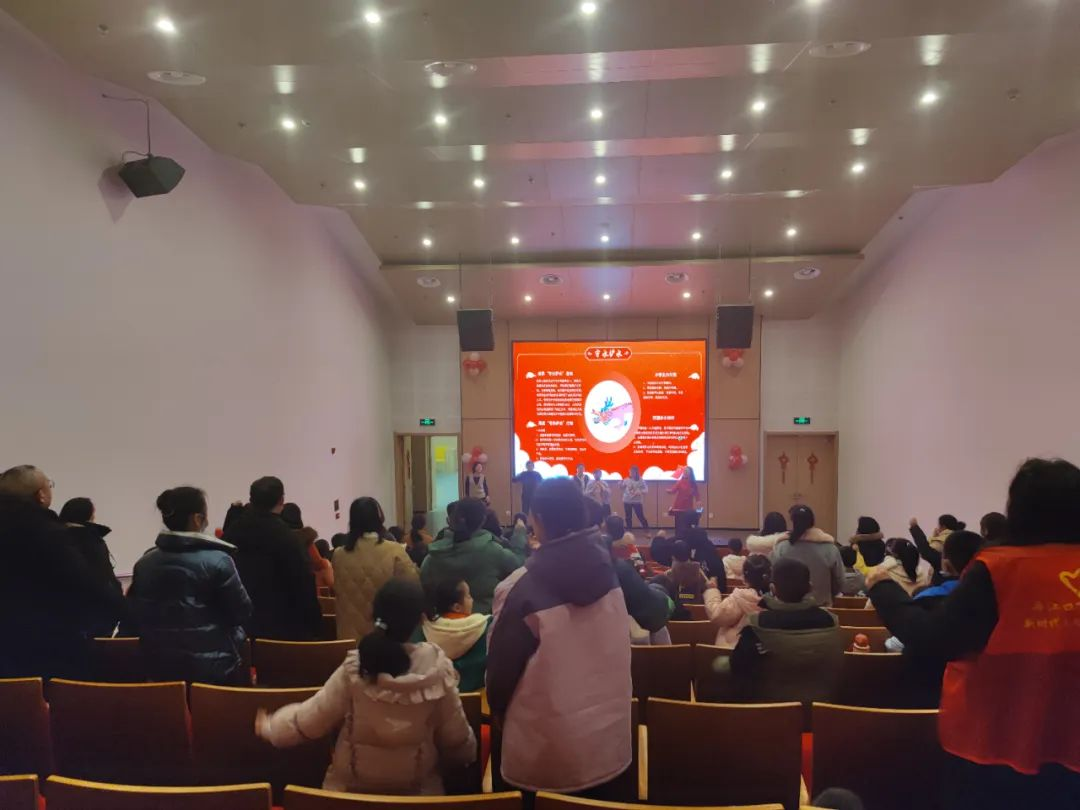 “享”书香，“阅”龙年：丹江口市图书馆开展相约乡读·美好新年观影活动