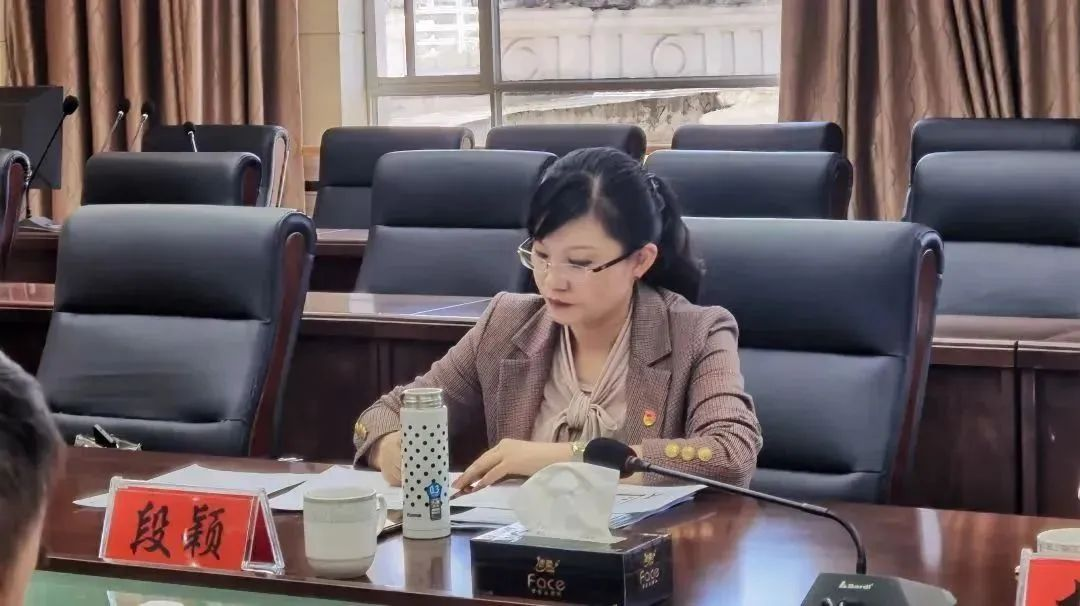 疯传！美女局长乱搞男女关系被查！！