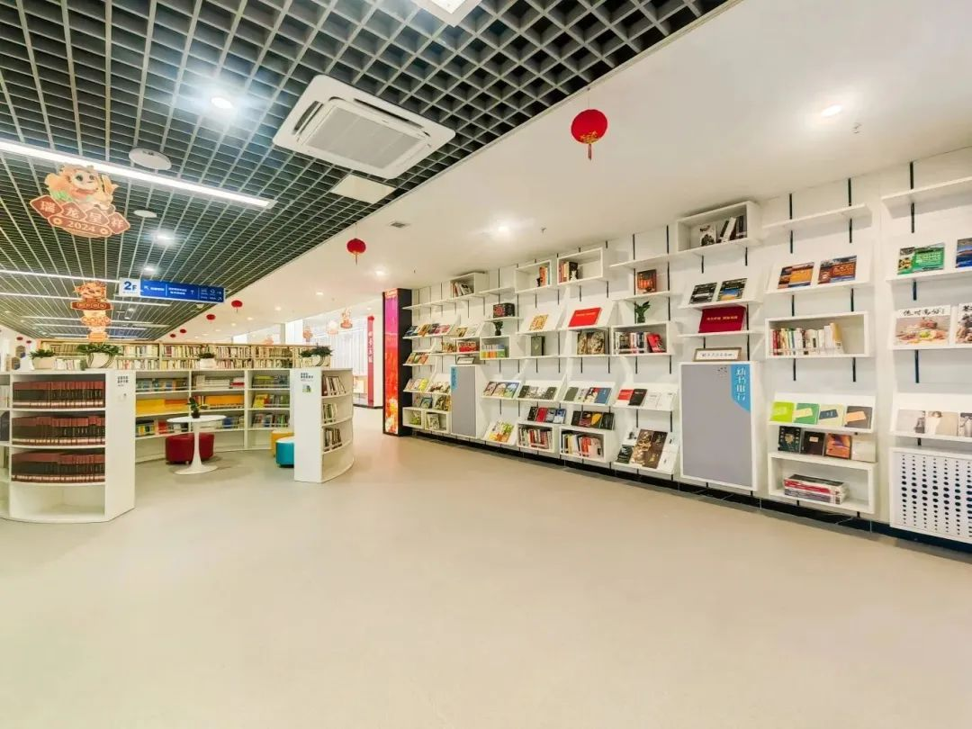 惊！艳！了！巴东县图书馆新装上线，快来打卡吧！