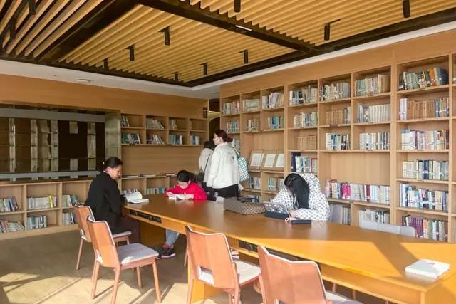 寻觅书香过新年，武汉鲁迅书店助力车谷提升公共文化服务效能