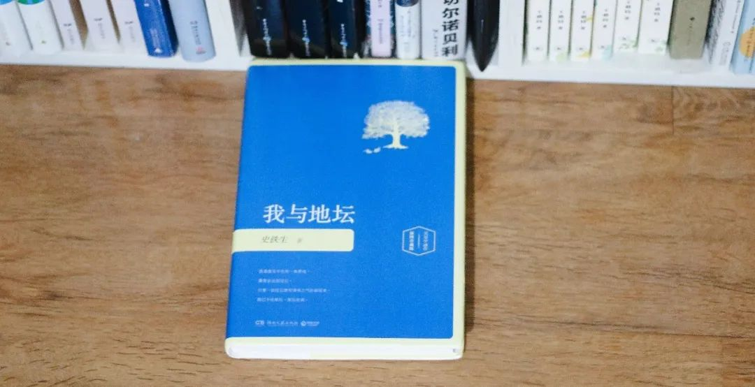 二月收到出版社寄来的三本赠书，本本经典，竟然有《我与地坛》