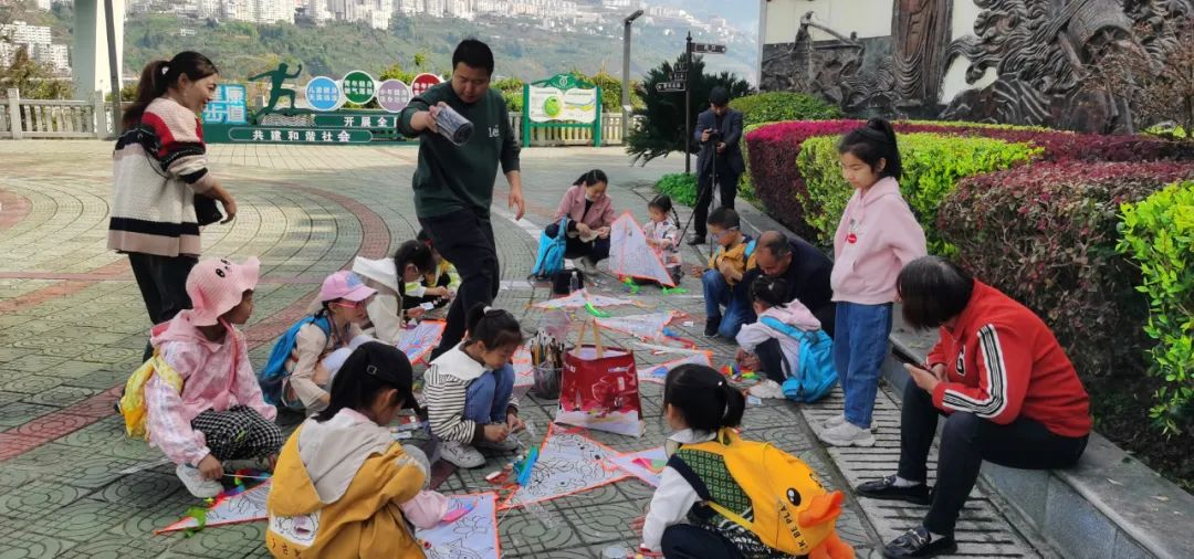 巴东县图书馆清明节 “巧手画纸鸢  文明寄相思” 手绘风筝体验活动