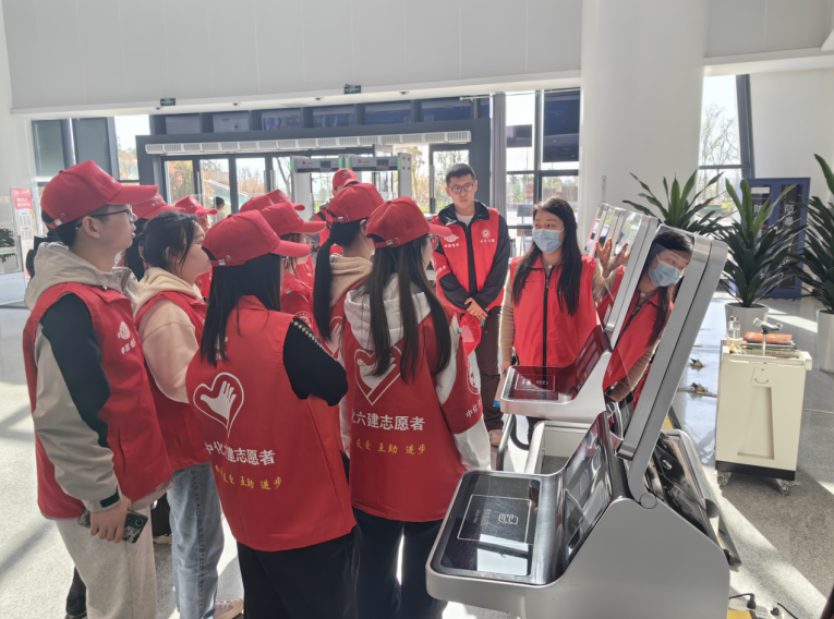 春风十里，不如“雷锋”在图书馆里：襄阳市图书馆志愿者追“锋”记