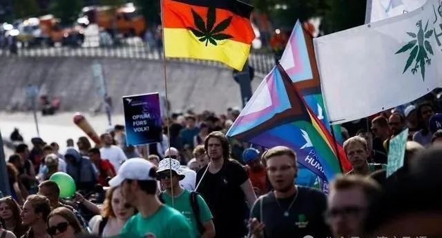 德国大麻合法化，“瘾君子”喜大普奔，凌晨首都聚会庆典：“全都赢麻了”