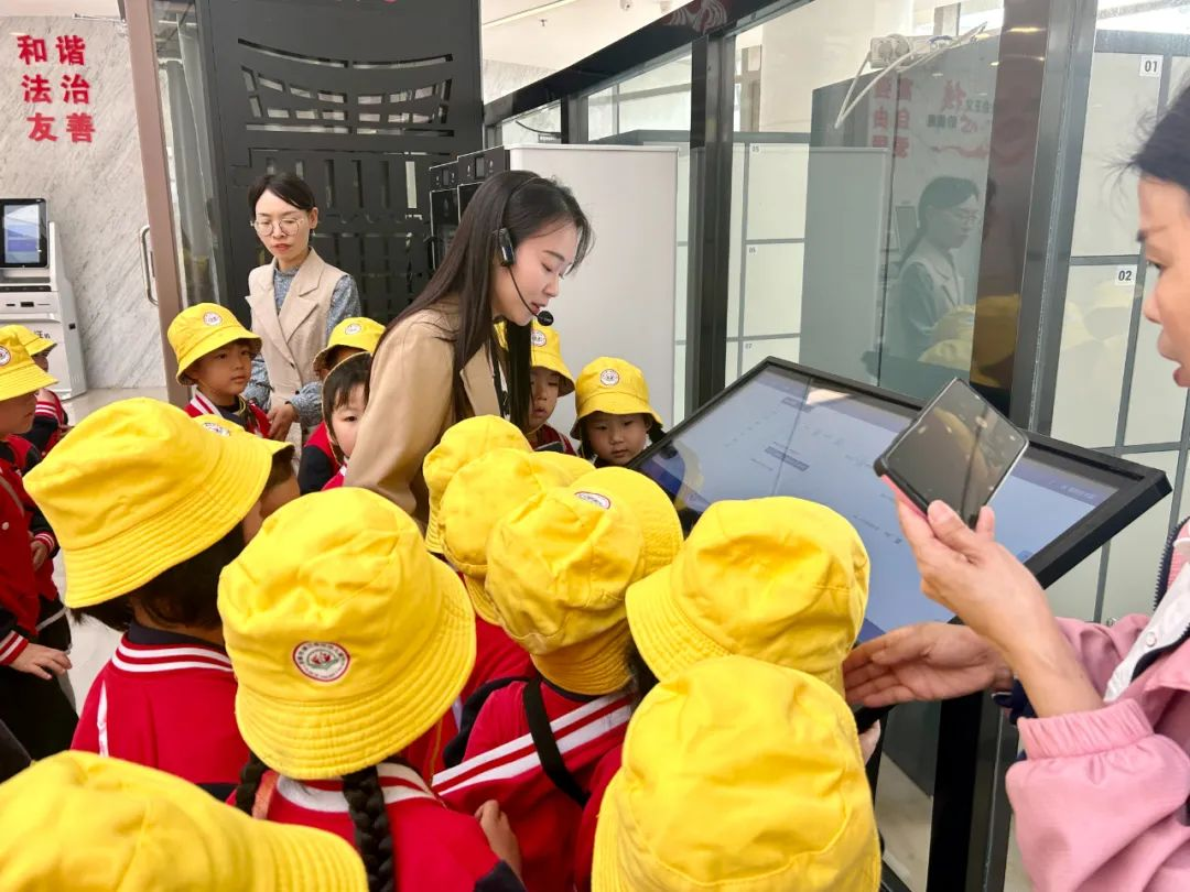 宜都市图书馆与锦江、红湖幼儿园举办共绘春日读书季活动