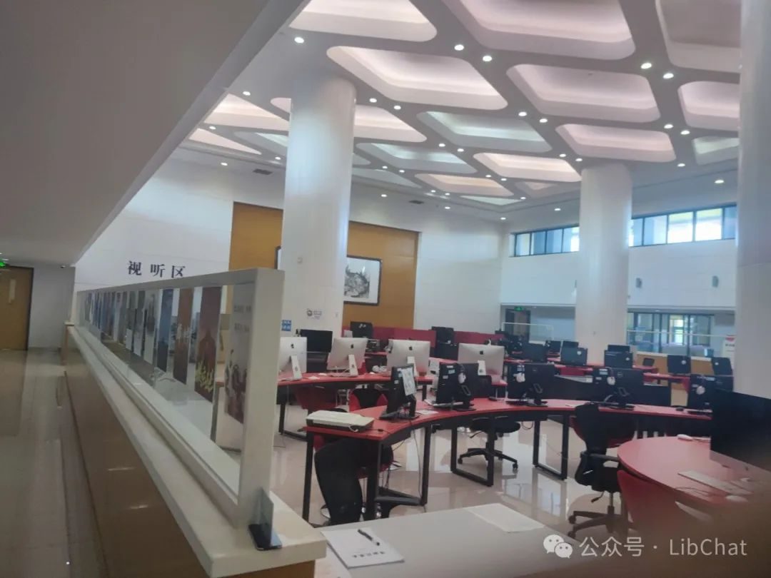 现代研究型大学图书馆模样：南开大学图书馆参观记