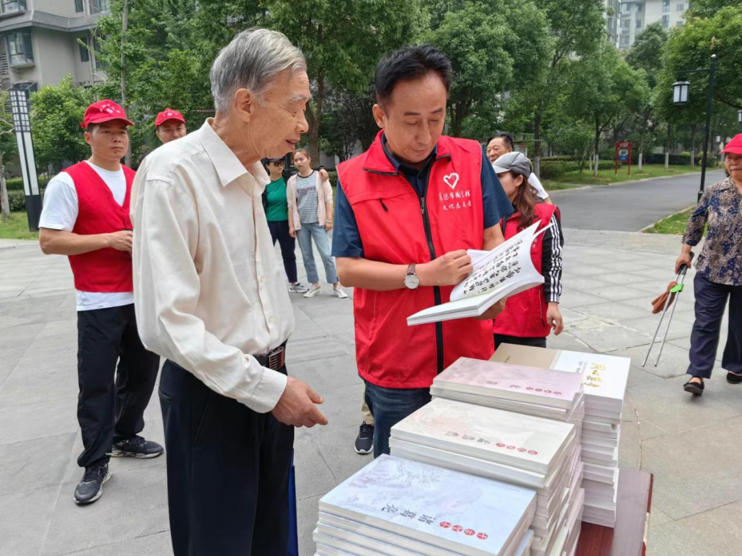 襄阳市图书馆五进五送，悠悠书香沁人心