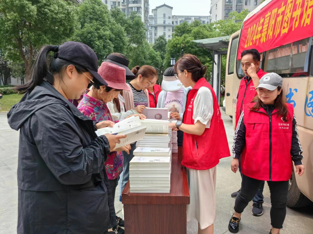 襄阳市图书馆五进五送，悠悠书香沁人心