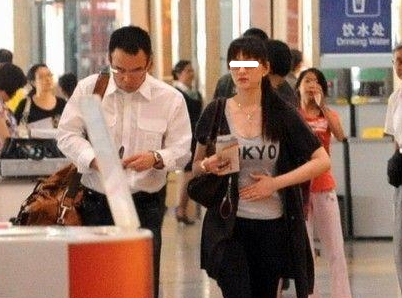 46岁李小冉和钟汉良“奉子成婚”？因太美被折磨，7年无法生育，如今真相曝光震惊众人：难怪老公给5亿随便作...