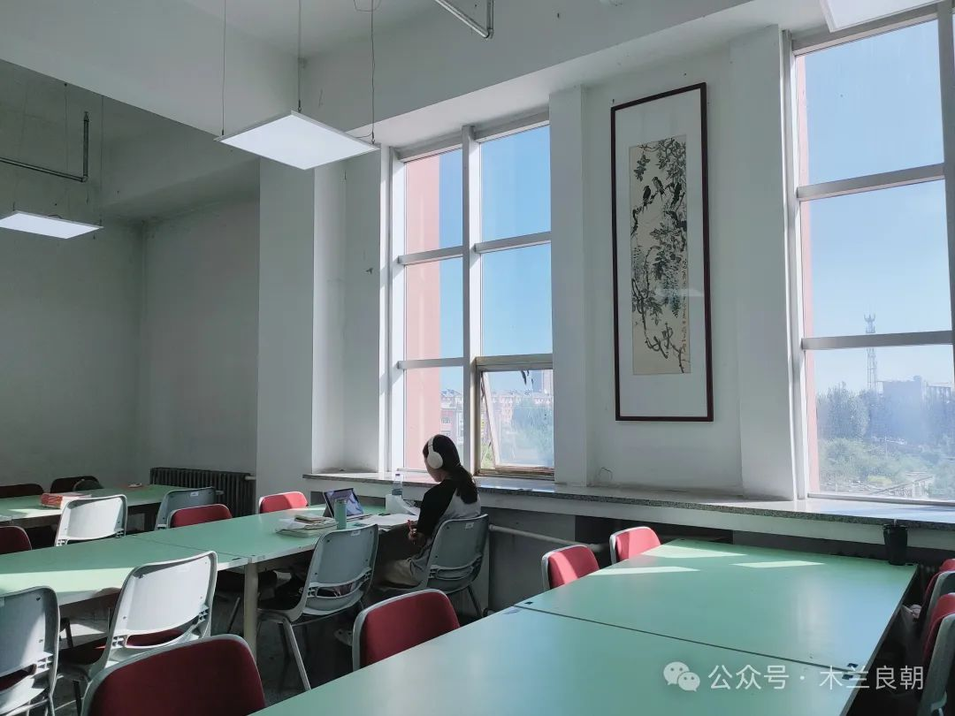 在白师，奋战在图书馆里的学子们