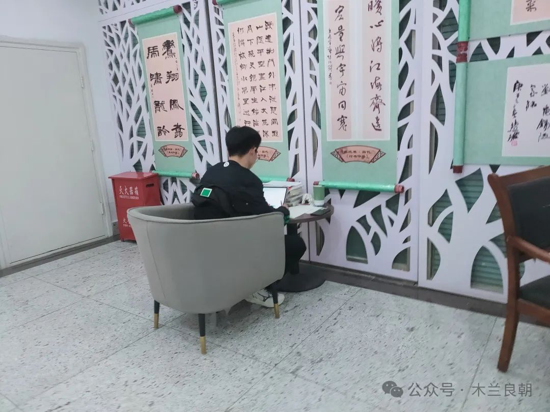 白城师范学院图书馆里：写在纸上的青春