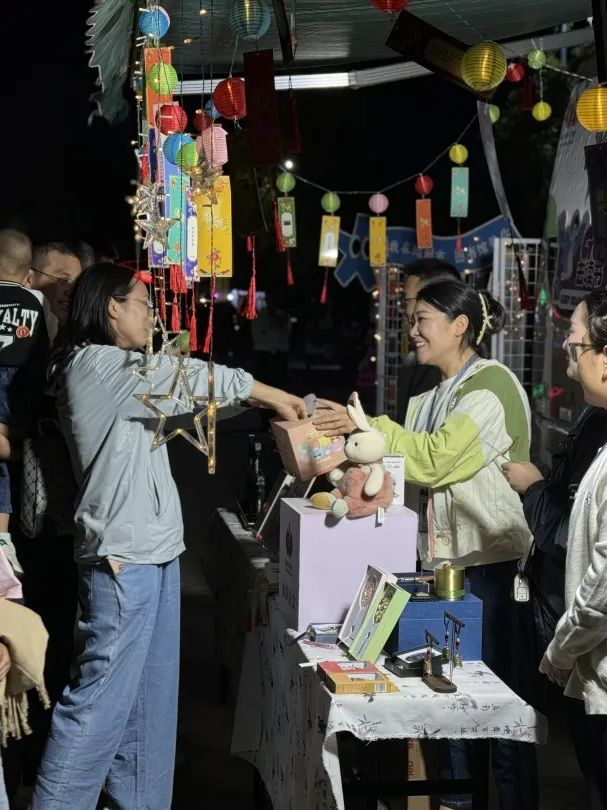 随州市图书馆在炎帝故里景区开展中秋文化惠民活动