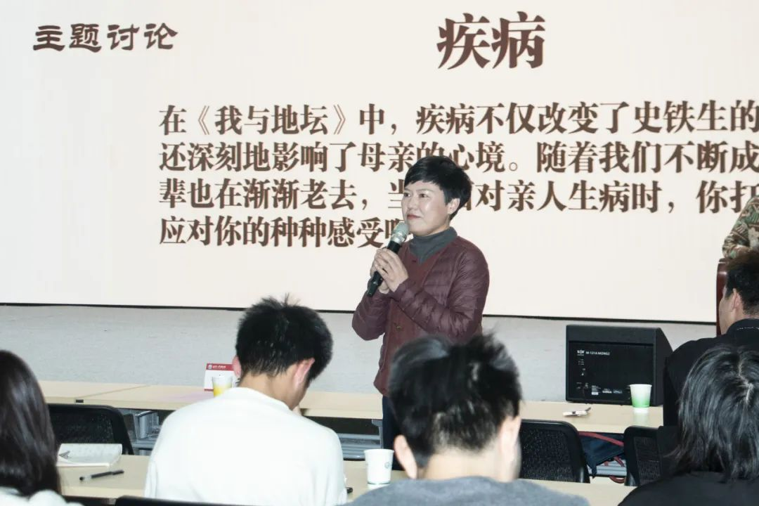 武汉大学图书馆“我已不在地坛 地坛在我”活动：与150人打卡共读《我与地坛》