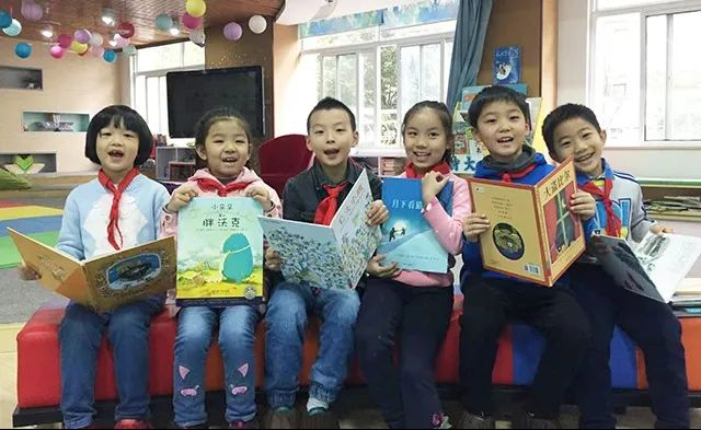 图书馆中的学校：让阅读如呼吸般自然——聚焦学校图书馆的价值重塑与深度应用