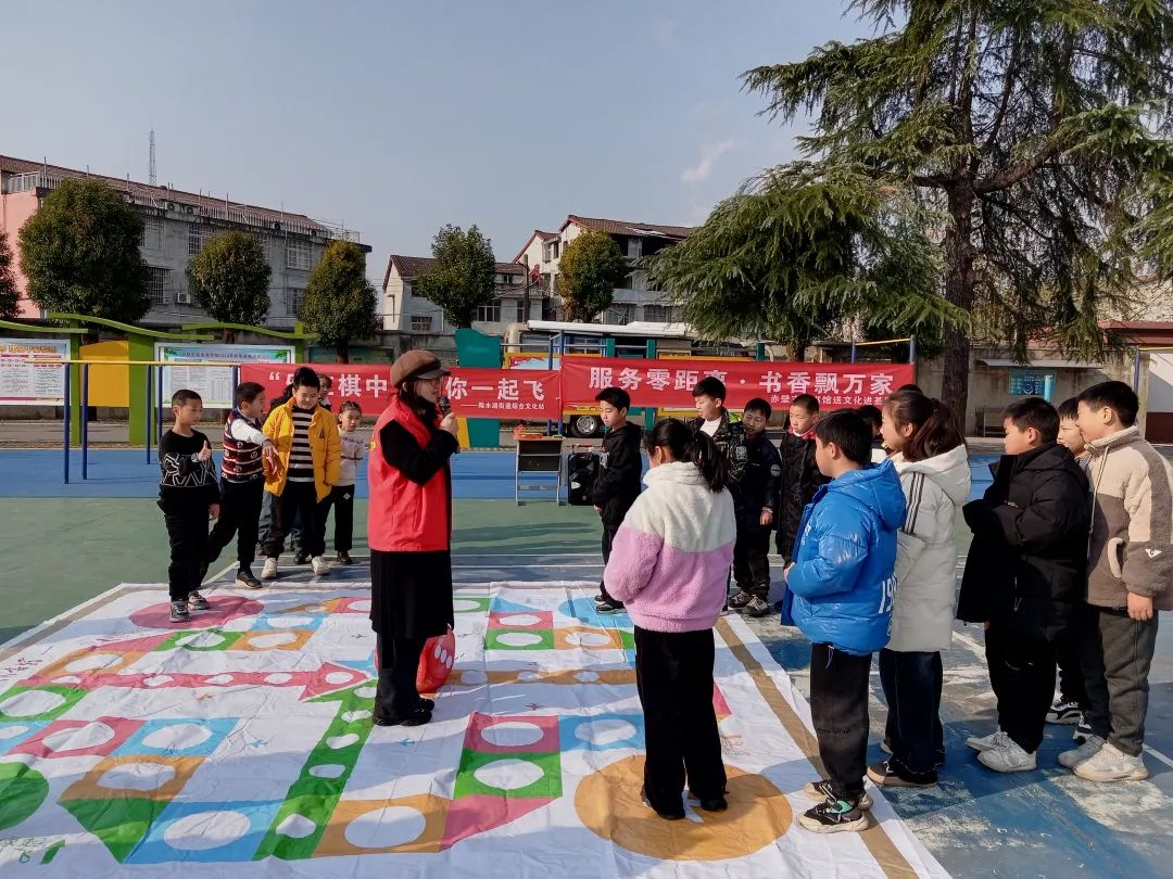 “冬日送暖·书香润校园”赤壁市图书馆开展送文化进基层活动